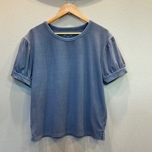 UNIVERSAL THREADS Top